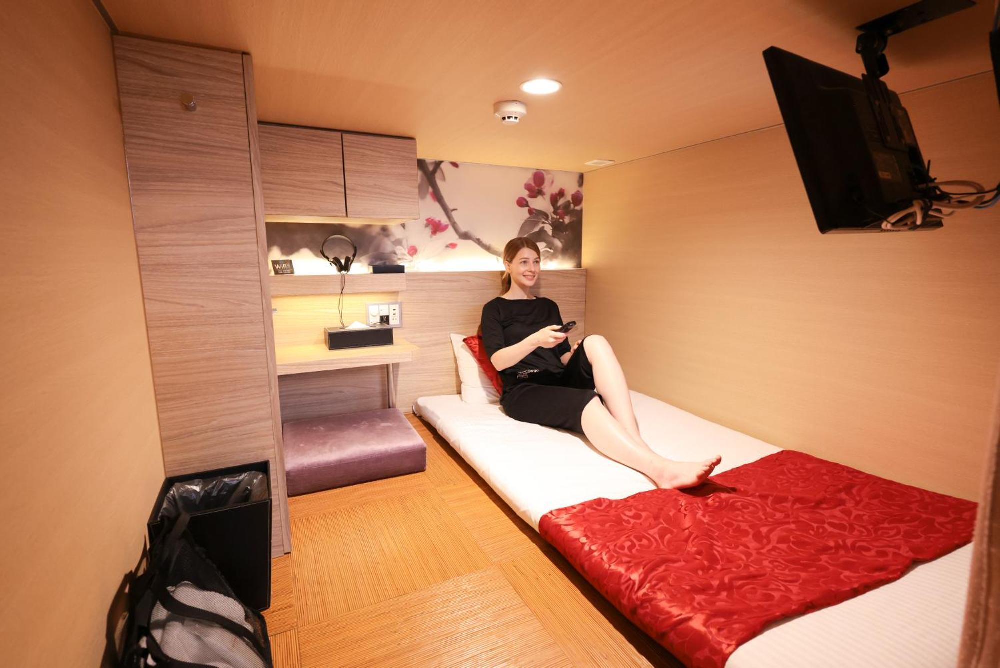 Hotel Cargo Shinsaibashi Osaka Exteriör bild